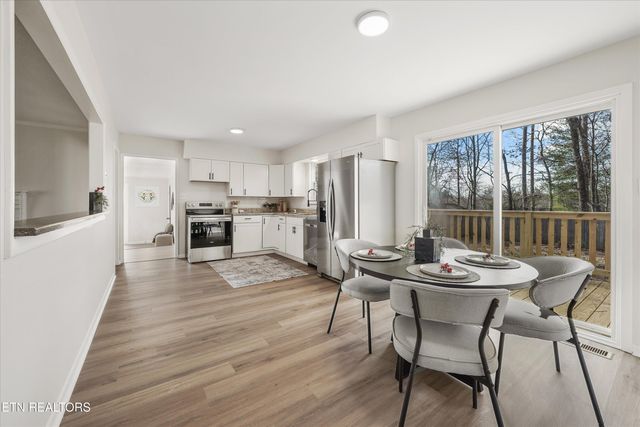 5817 Stoneleigh Rd, Knoxville, TN 37912