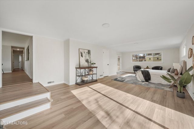 5817 Stoneleigh Rd, Knoxville, TN 37912