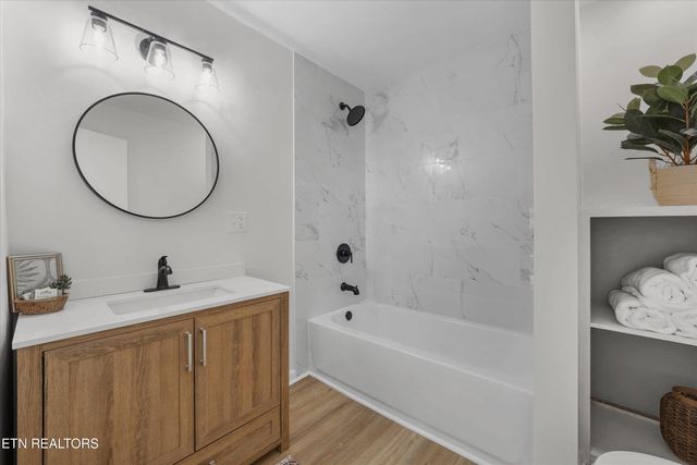 5817 Stoneleigh Rd, Knoxville, TN 37912