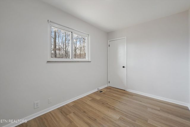 5817 Stoneleigh Rd, Knoxville, TN 37912