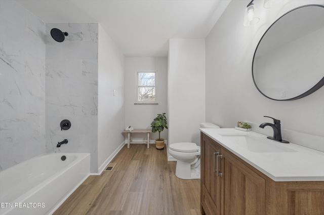 5817 Stoneleigh Rd, Knoxville, TN 37912