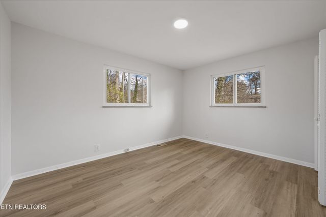 5817 Stoneleigh Rd, Knoxville, TN 37912