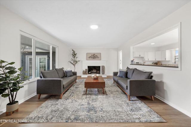 5817 Stoneleigh Rd, Knoxville, TN 37912