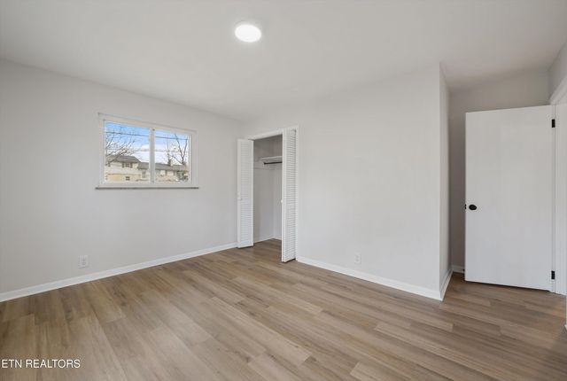 5817 Stoneleigh Rd, Knoxville, TN 37912