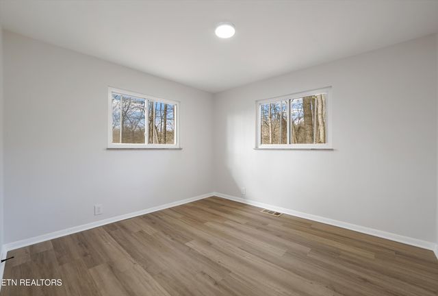 5817 Stoneleigh Rd, Knoxville, TN 37912