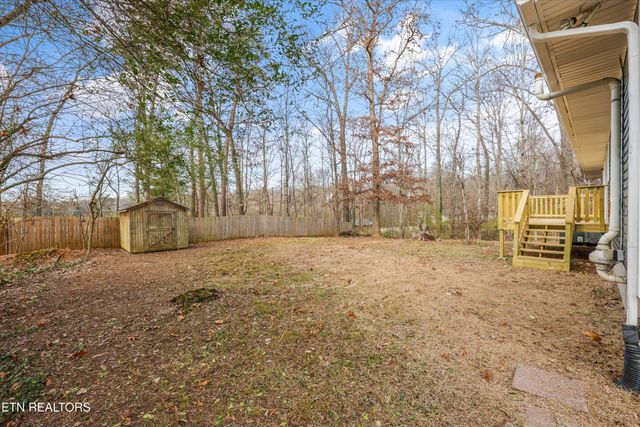 5817 Stoneleigh Rd, Knoxville, TN 37912