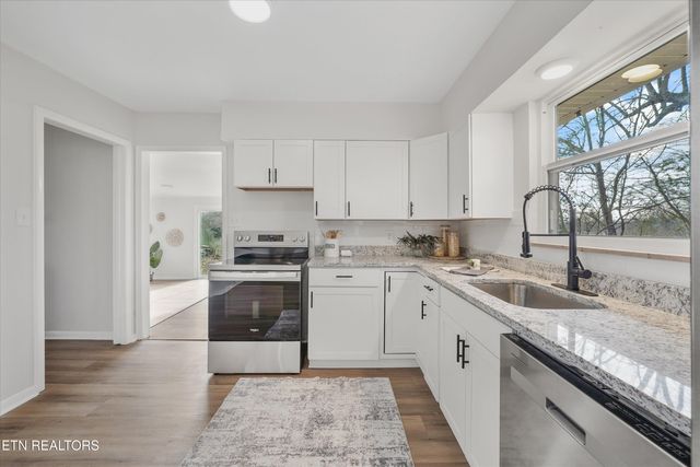 5817 Stoneleigh Rd, Knoxville, TN 37912