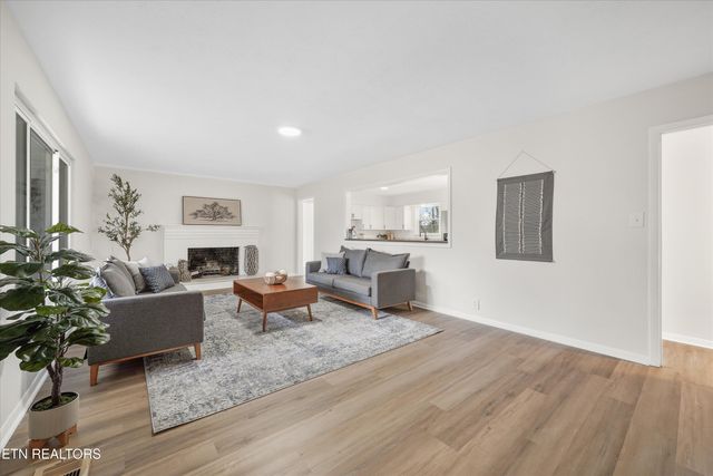 5817 Stoneleigh Rd, Knoxville, TN 37912