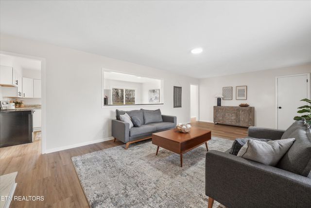 5817 Stoneleigh Rd, Knoxville, TN 37912