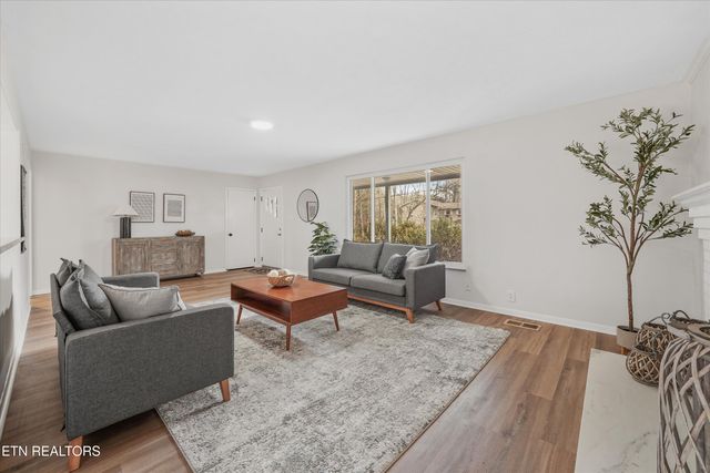 5817 Stoneleigh Rd, Knoxville, TN 37912