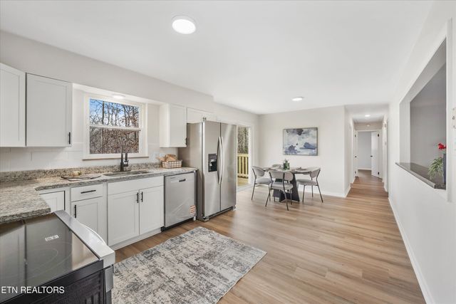 5817 Stoneleigh Rd, Knoxville, TN 37912