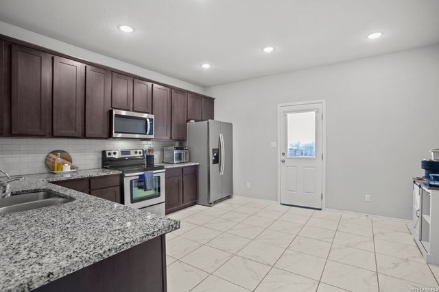 6238 Longhurst, San Antonio, TX 78218