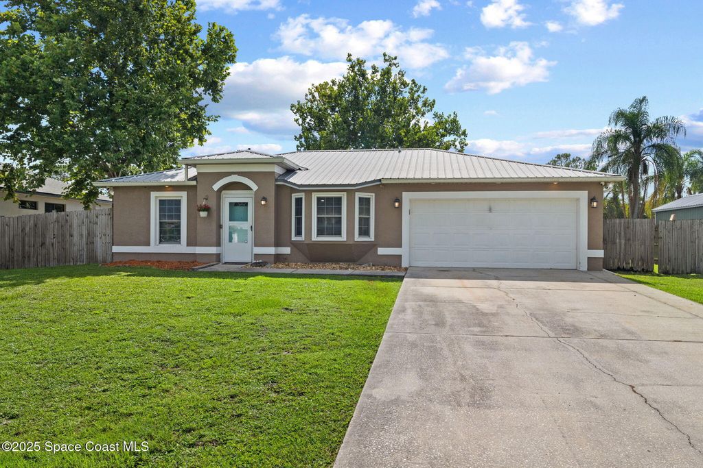 831 Tejon Avenue SW, Palm Bay, FL 32908