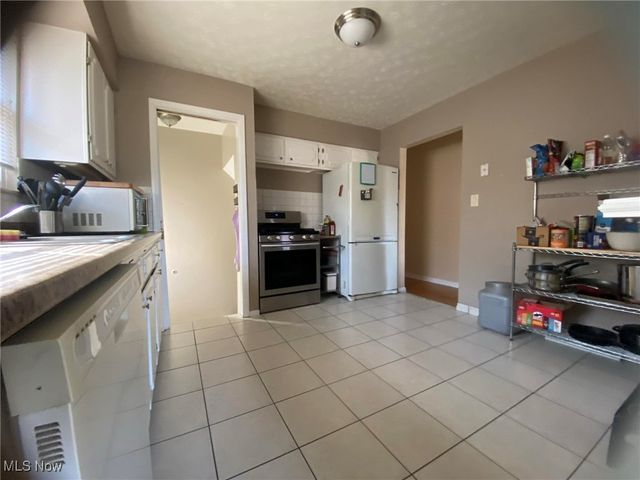 2809 Wales Avenue, Parma, OH 44134