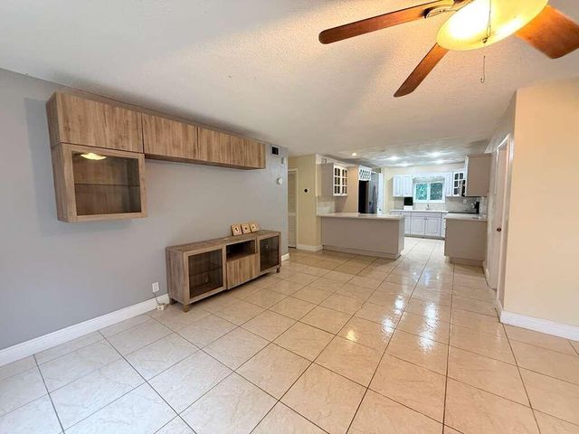 2210 Taylor Street 207, Hollywood, FL 33020