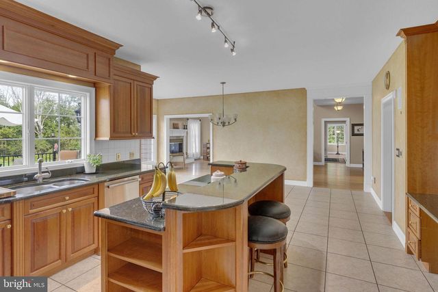 2 DAIRY FARM LANE, Lambertville, NJ 08530