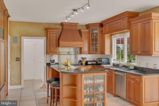 2 DAIRY FARM LANE, Lambertville, NJ 08530