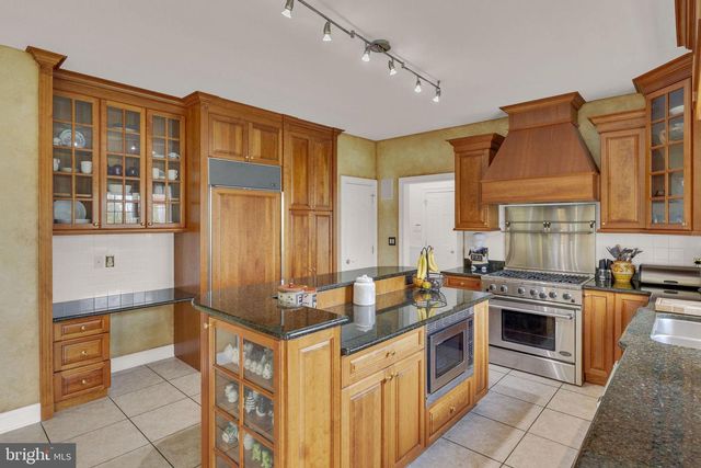 2 DAIRY FARM LANE, Lambertville, NJ 08530