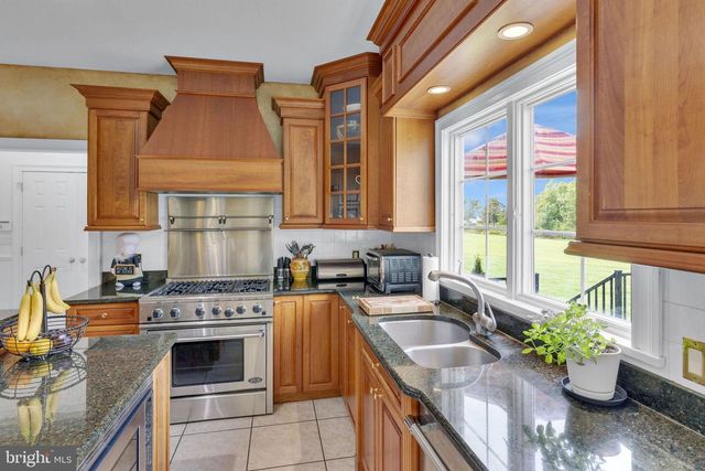 2 DAIRY FARM LANE, Lambertville, NJ 08530