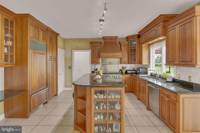 2 DAIRY FARM LANE, Lambertville, NJ 08530