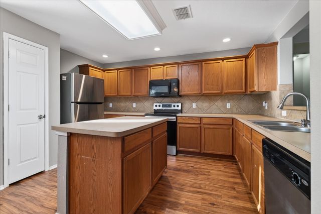 1652 Lionheart Drive, Little Elm, TX 75036