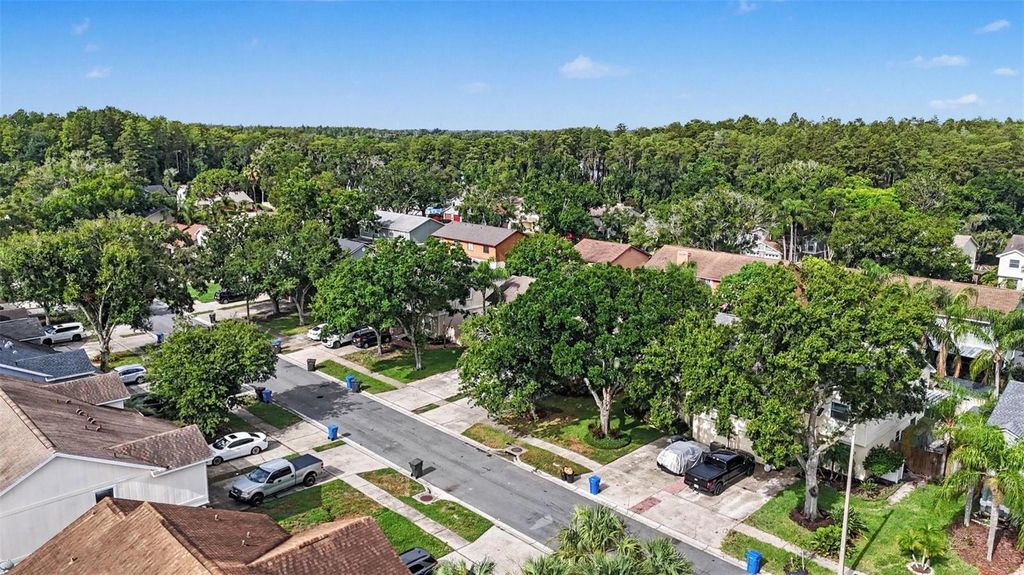 Image 33 of property listing at 16824 STANZA COURT, Tampa, FL 33624