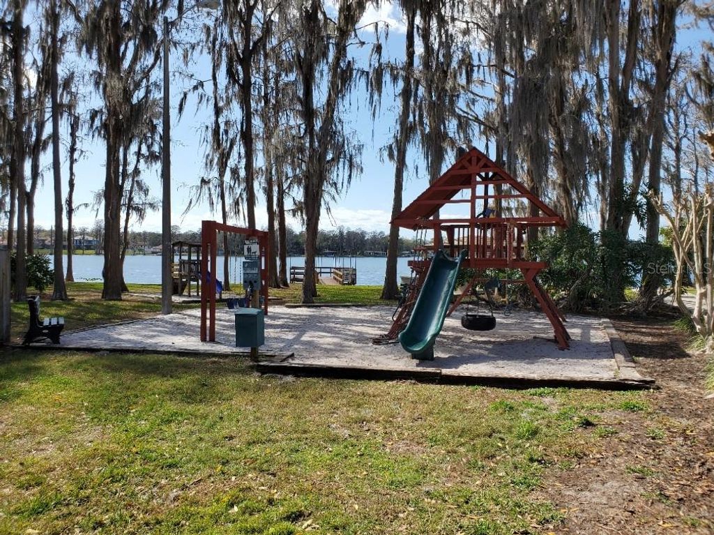 Image 40 of property listing at 16824 STANZA COURT, Tampa, FL 33624