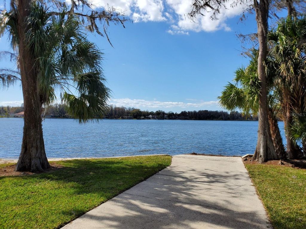 Image 41 of property listing at 16824 STANZA COURT, Tampa, FL 33624