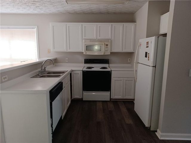 75 Davis Mill Court, Lawrenceville, GA 30044