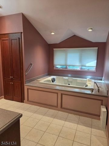 3 Alexandria Dr, Alexandria Twp., NJ 08867