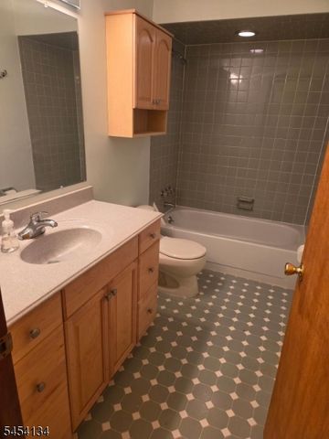3 Alexandria Dr, Alexandria Twp., NJ 08867