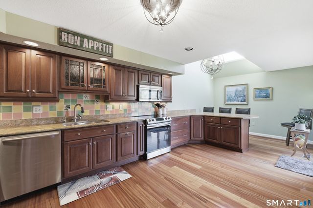 11 Saddle Ridge 11, Bloomfield, CT 06002