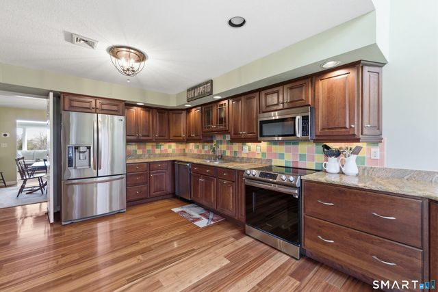 11 Saddle Ridge 11, Bloomfield, CT 06002