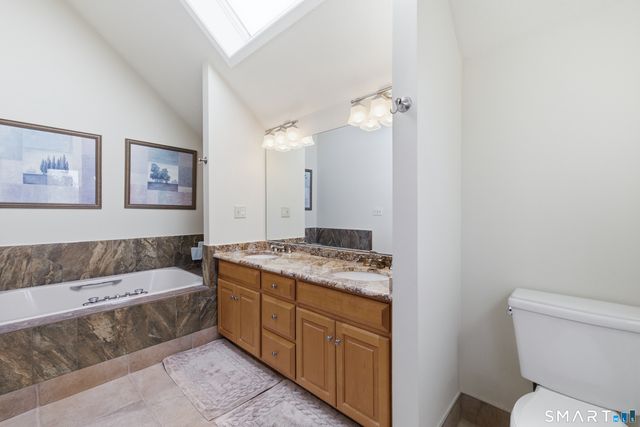 11 Saddle Ridge 11, Bloomfield, CT 06002