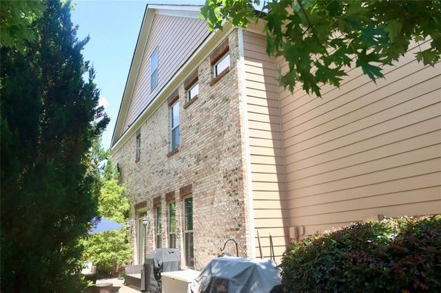 7825 CROWNPOINT Drive, Alpharetta, GA 30005