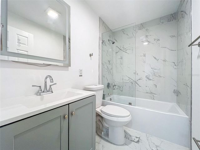 6233 DEWDROP WAY, Tampa, FL 33617