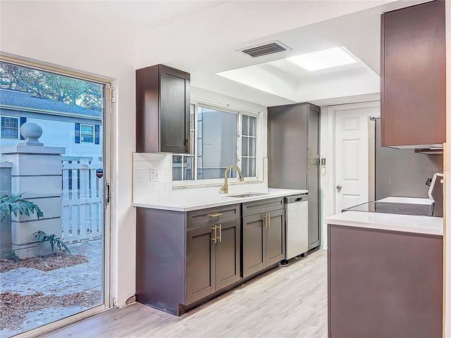 6233 DEWDROP WAY, Tampa, FL 33617