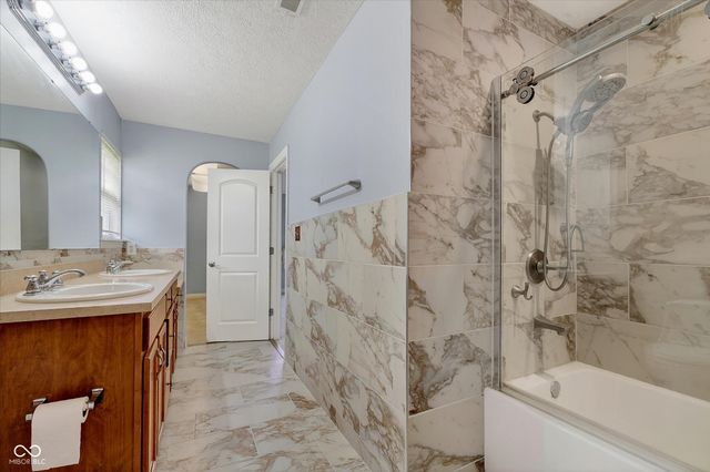 8274 Shute Circle, Avon, IN 46123