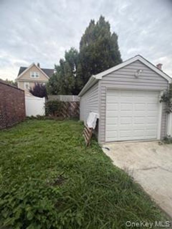 149-36 18th Avenue, Whitestone, NY 11357 — photo 4