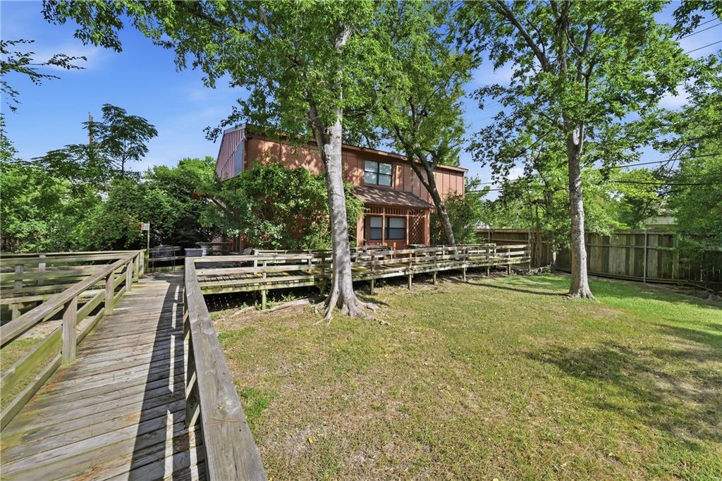 3923 Old Oaks Drive 16, Bryan, TX 77802 — exterior