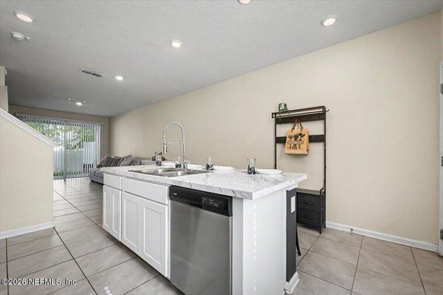 2880 MULE DEER Circle, Jacksonville, FL 32225