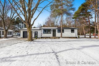 945 N Van Eyck Street, Muskegon, MI 49442