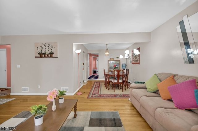 213 Myrtle Ave, Scotch Plains Twp., NJ 07076