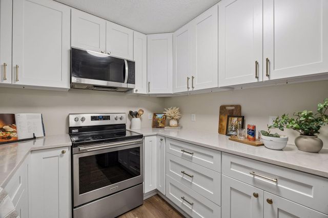 12621 Sherwood Place C11, Minnetonka, MN 55305