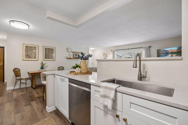 12621 Sherwood Place C11, Minnetonka, MN 55305
