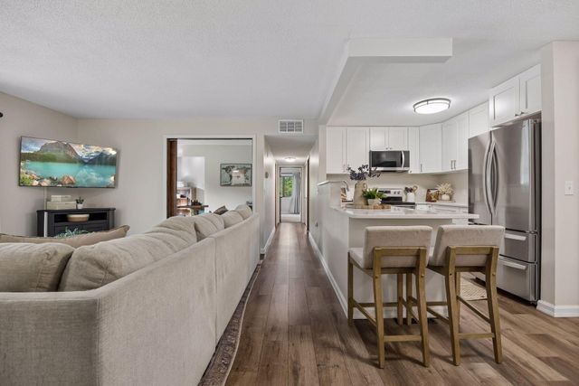 12621 Sherwood Place C11, Minnetonka, MN 55305