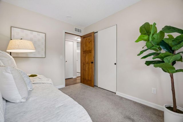 12621 Sherwood Place C11, Minnetonka, MN 55305