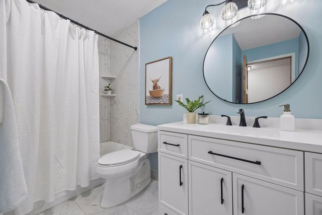 12621 Sherwood Place C11, Minnetonka, MN 55305