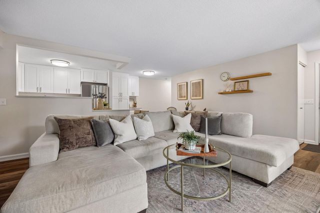 12621 Sherwood Place C11, Minnetonka, MN 55305