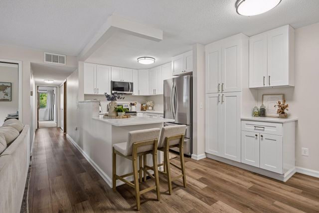 12621 Sherwood Place C11, Minnetonka, MN 55305
